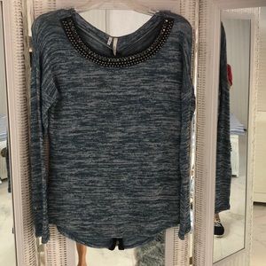 Jeweled neckline knit blouse!!